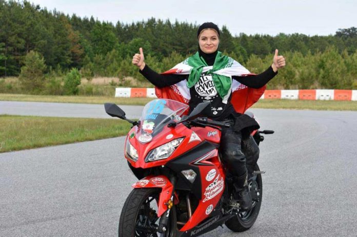 صدور گواهینامه رانندگی موتورسیکلت برای زنان