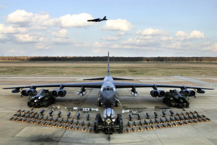 بمب افکن B-52