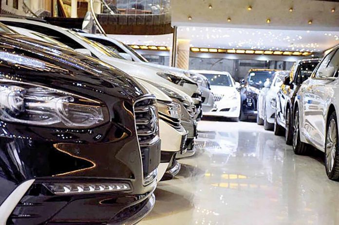 خودروهای خاجی صفر کیلومتر در نمایشگاه های اتومبیل حضور دارند.