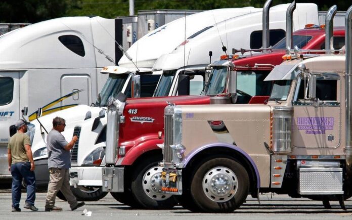 نیاز آمریکا به ۸۰ هزار راننده کامیون